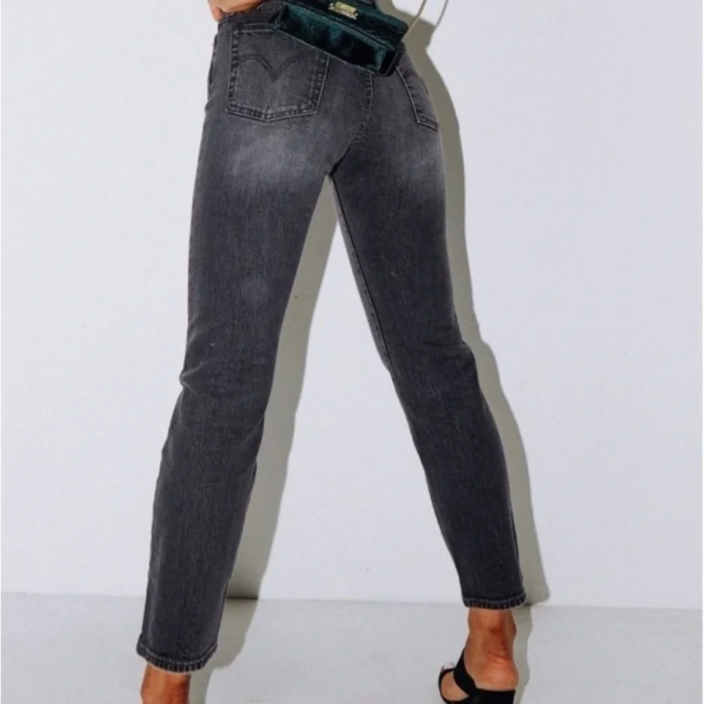 Levi's Women’s Wedgie Straight Faded Black Denim Jeans. W25” x L26”. - Picture 12 of 12